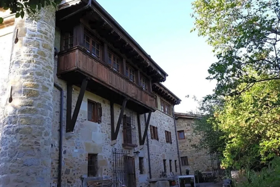 Se pone a la venta un palacio en Álava por casi 7 millones de euros que data del año 900 (idealista) Se pone a la venta un palacio en Álava por casi 7 millones de euros que data del año 900 (idealista)