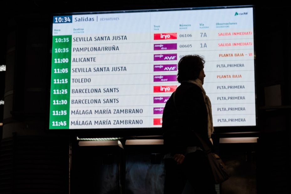 EuropaPress 6289941 pasajeros estacion tren atocha 21 octubre 2024 madrid espana adif informado