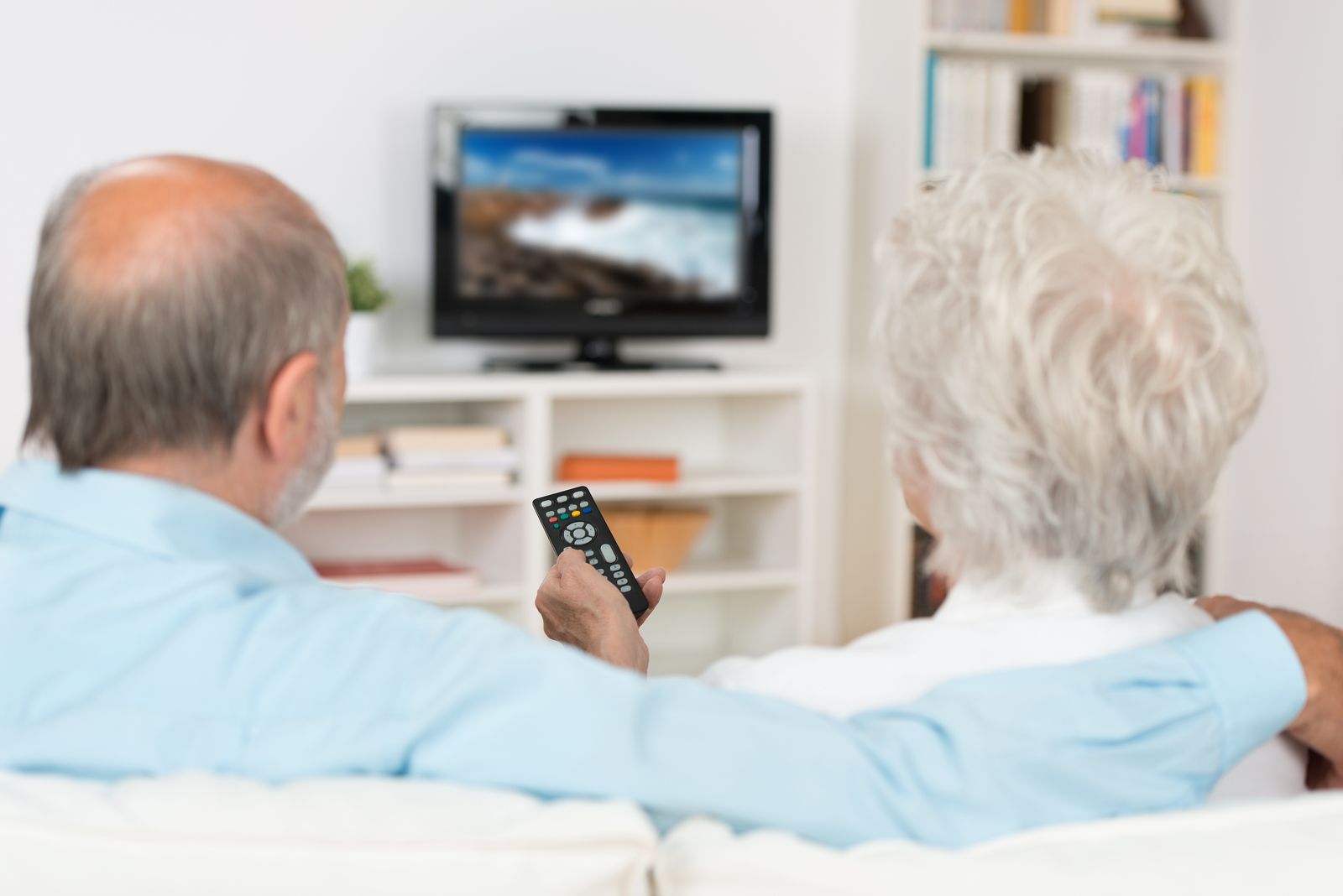 Guía para comprar el televisor que mejor se ajusta a las necesidades de los mayores