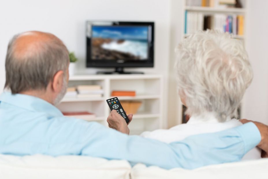 La distancia exacta para situar el sofá frente al televisor sin dañar tu vista