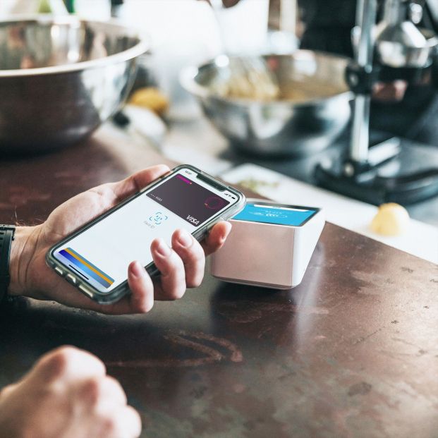 Pago con el teléfono móvil. Fuente: PECUNPAY, VISA Pago con el teléfono móvil. Fuente: PECUNPAY, VISA