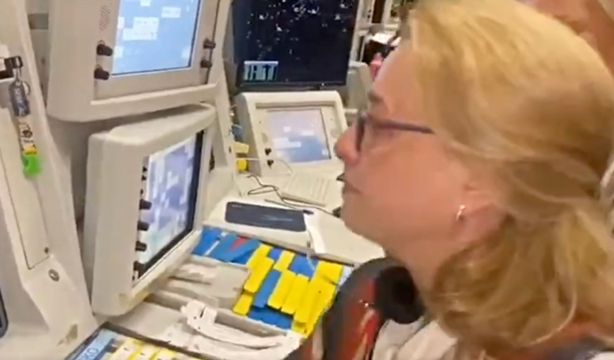 VÍDEO: La emotiva sorpresa a una controladora aérea en el día de su jubilación (Redes Sociales)