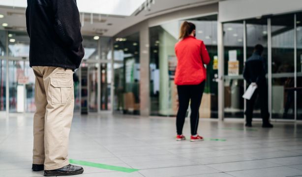 ¿Quién inventó el distanciamiento social para controlar pandemias? (Bigstock)
