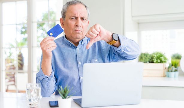 OCU denuncia ante Consumo a 11 plataformas de venta 'online' por falsas rebajas en el 'Black Friday'
