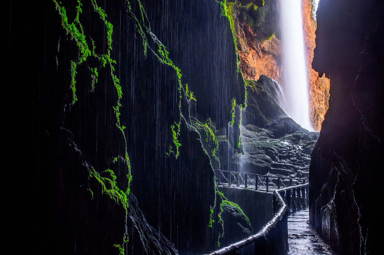 Saltos de agua más espectaculares españa (Bigstock)