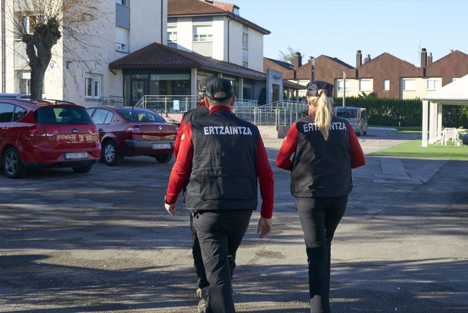 Detenido un hombre tras matar a una compañera en una residencia de mayores de Vitoria Detenido un hombre tras matar a una compañera en una residencia de mayores de Vitoria