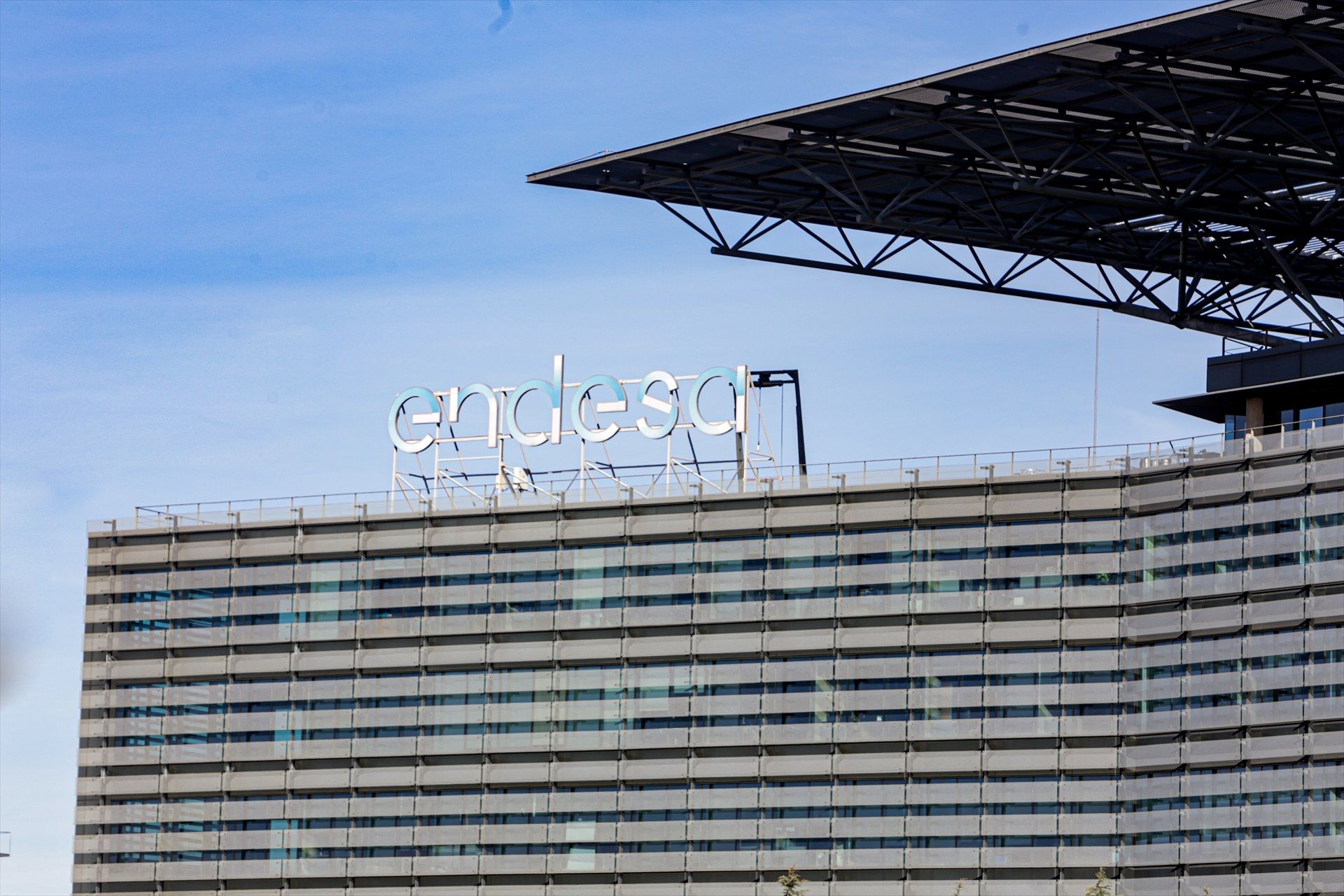 Un error de Endesa dispara las facturas de enero en "varios centenares de euros" Un error de Endesa dispara las facturas de enero en "varios centenares de euros"