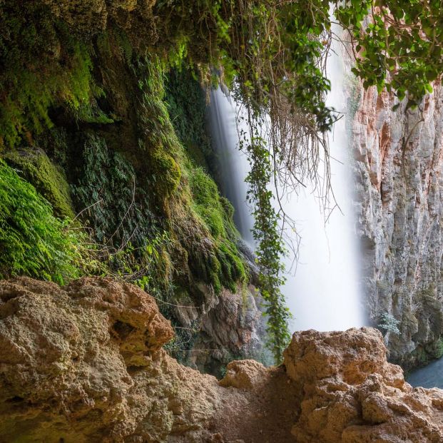 Ruta por las cascadas más bonitas y únicas de nuestro país. Cola de Caballo Monasterio de Piedra Foto: Bigstock