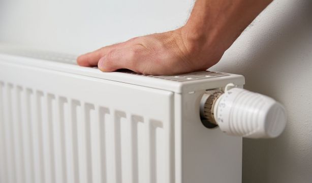 El truco para mejorar la calefacción y obtener más rápido el calor dentro de casa