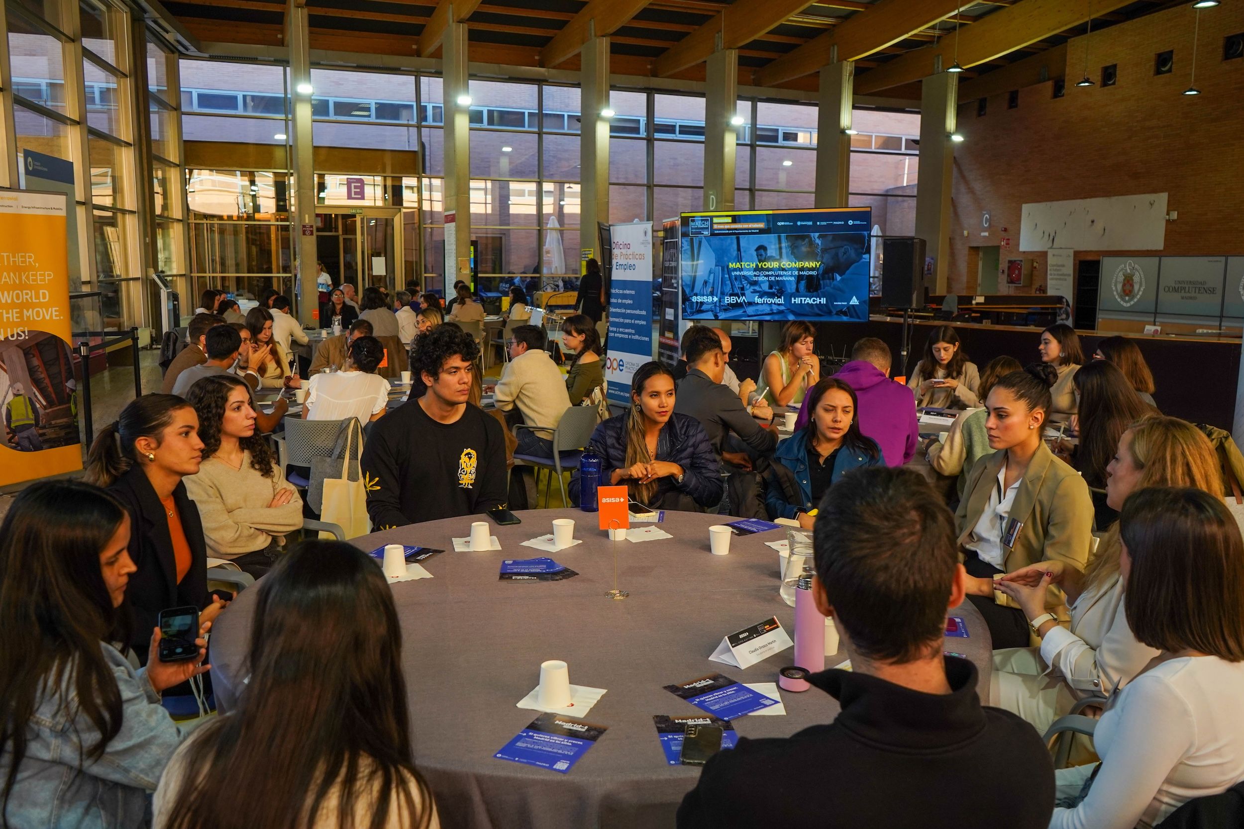La FUE conecta a más de 300 jóvenes con empresas líderes en los encuentros 'Match Your Company'