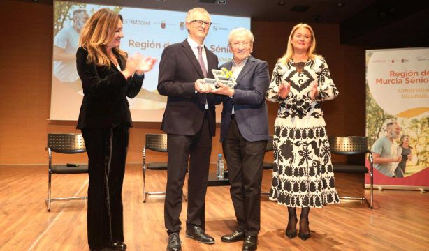 Fernando Ónega, galardonado por la Región de Murcia por su compromiso con los sénior