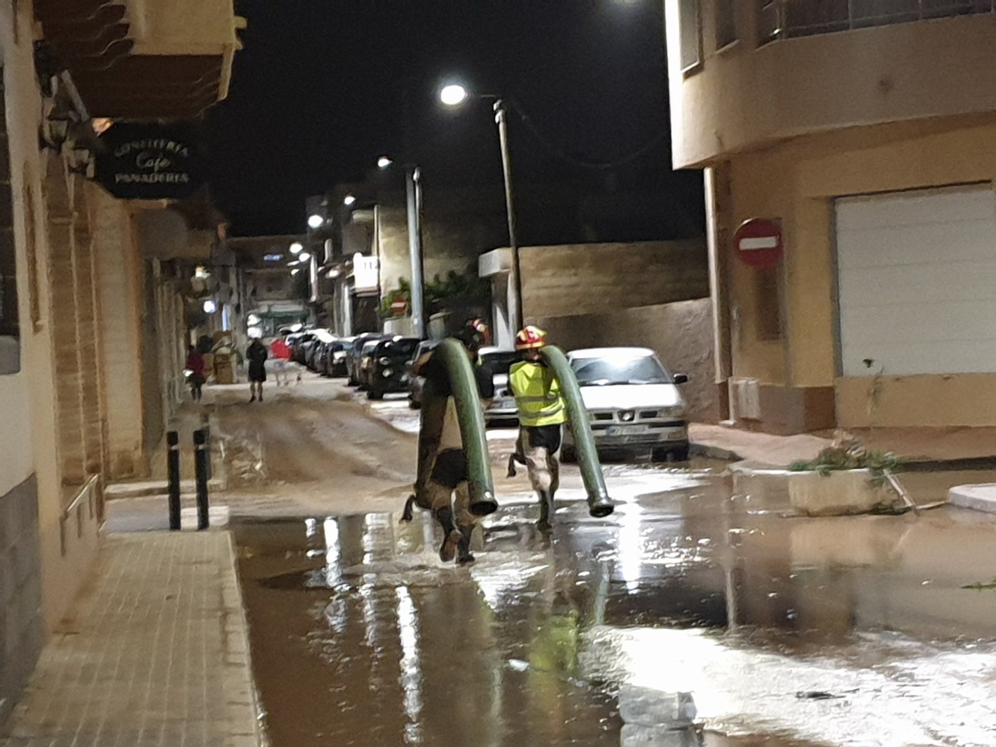 Seis muertos por la DANA que se traslada ahora al interior de la Península. Pedro Sánchez viaja a Murcia y Alicante