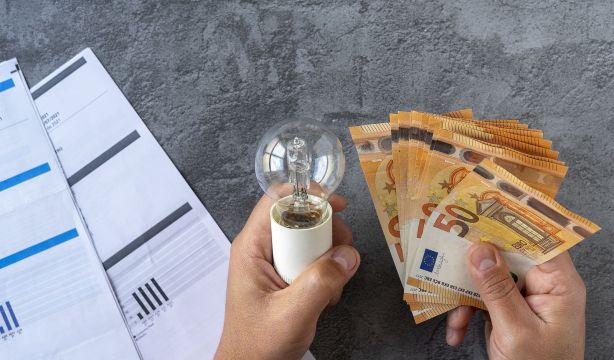La OCU denuncia que los consumidores están pagando los sobrecostes del apagón 