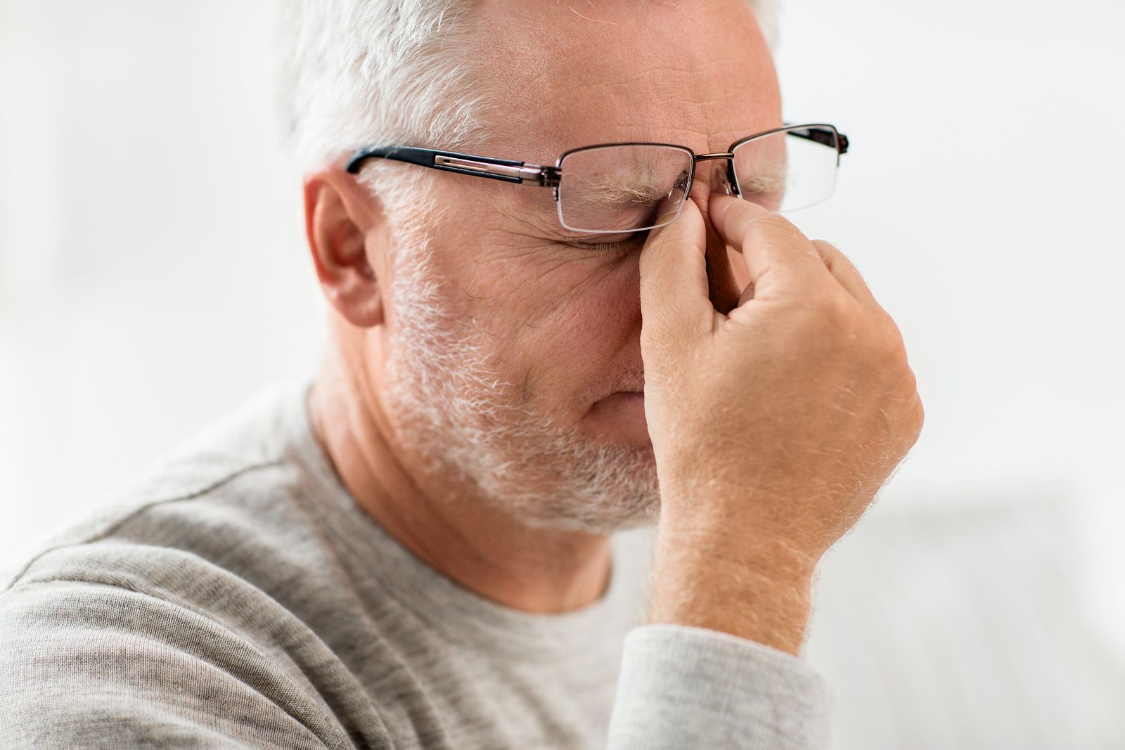 Son más propensas las personas mayores a padecer tensión ocular