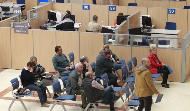 El PP pide suprimir las citas previas obligatorias para trámites con la Administración