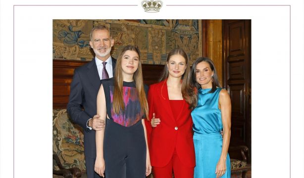 La Familia Real felicita la Navidad con una foto inédita y un homenaje a las víctimas de la DANA
