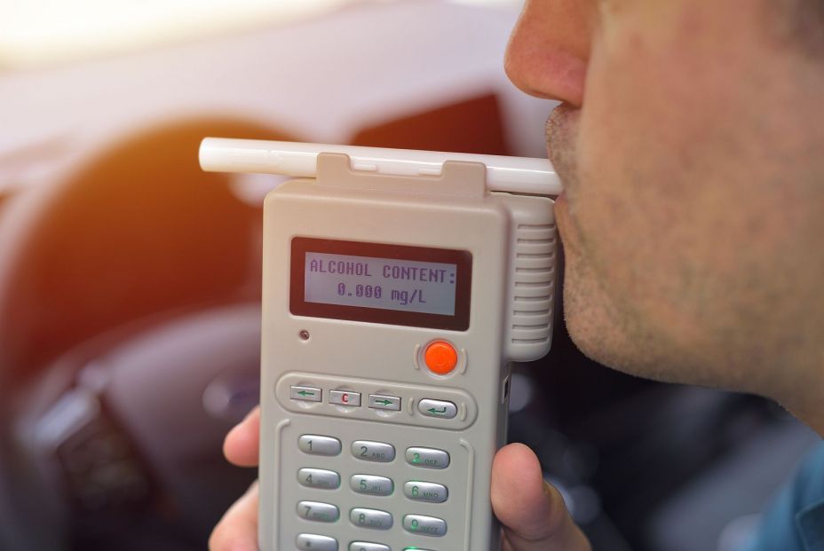 Atención: la DGT intensifica los controles de alcoholemia en Navidad Atención: la DGT intensifica los controles de alcoholemia en Navidad