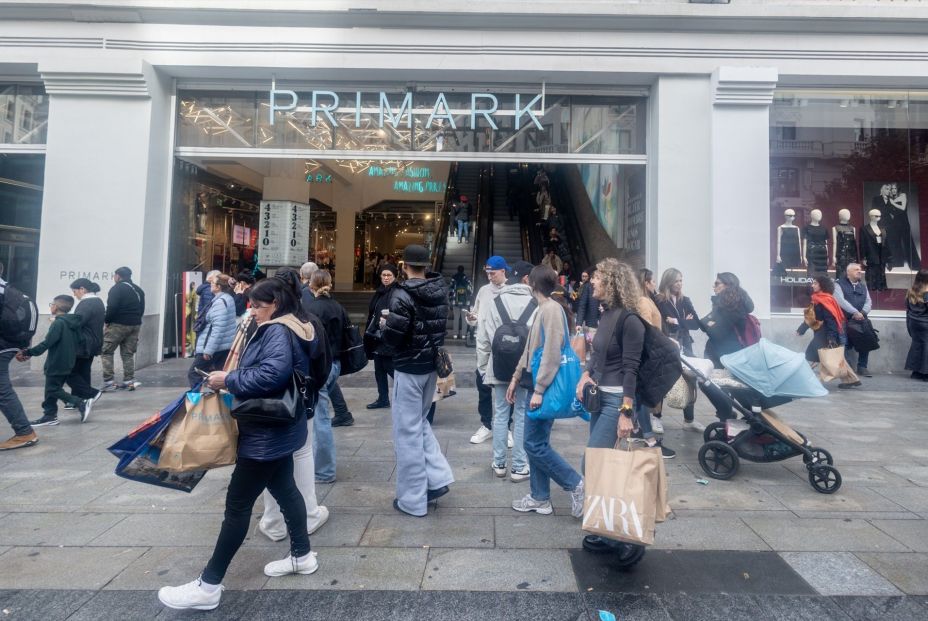 EuropaPress 6336561 varias personas bolsas 12 noviembre 2024 madrid espana 66 espanoles asegura EuropaPress 6336561 varias personas bolsas 12 noviembre 2024 madrid espana 66 espanoles asegura