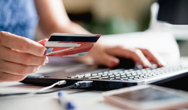 La "trampa" de las tarjetas revolving: su interés TAE sube este año hasta el 23% La "trampa" de las tarjetas revolving: su interés TAE sube este año hasta el 23%
