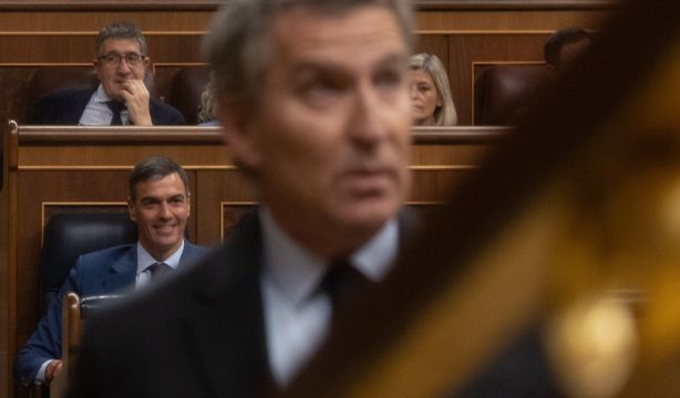 El último CIS del año estrecha la distancia del PSOE sobre el PP a menos de cuatro puntos El último CIS del año estrecha la distancia del PSOE sobre el PP a menos de cuatro puntos