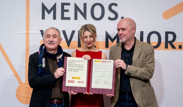 La jornada de 37,5 horas, más cerca: Gobierno y sindicatos pactan implantarla antes de fin de 2025