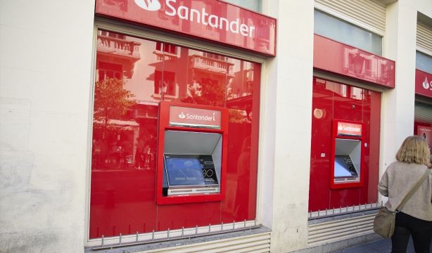 Pago de las pensiones en abril de 2026: ¿qué día se cobra la pensión en Banco Santander?