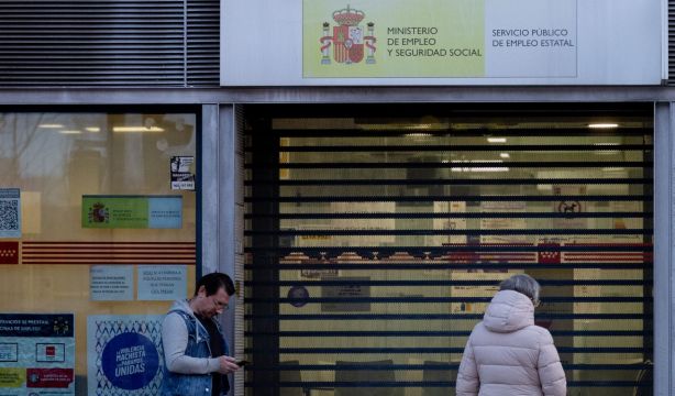 2024 cierra con una alarmante pérdida de empleo sénior: casi 90.000 contratos menos en dos meses