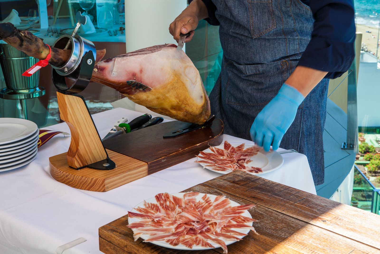 Pasos para cortar el jamón perfecto en casa