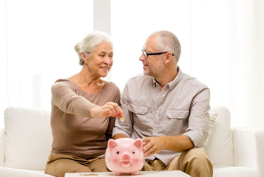 Los ciudadanos de entre 65 y 74 años son los que más han elevado su ahorro frente al 2019 (Bigstock) Los ciudadanos de entre 65 y 74 años son los que más han elevado su ahorro frente al 2019 (Bigstock)