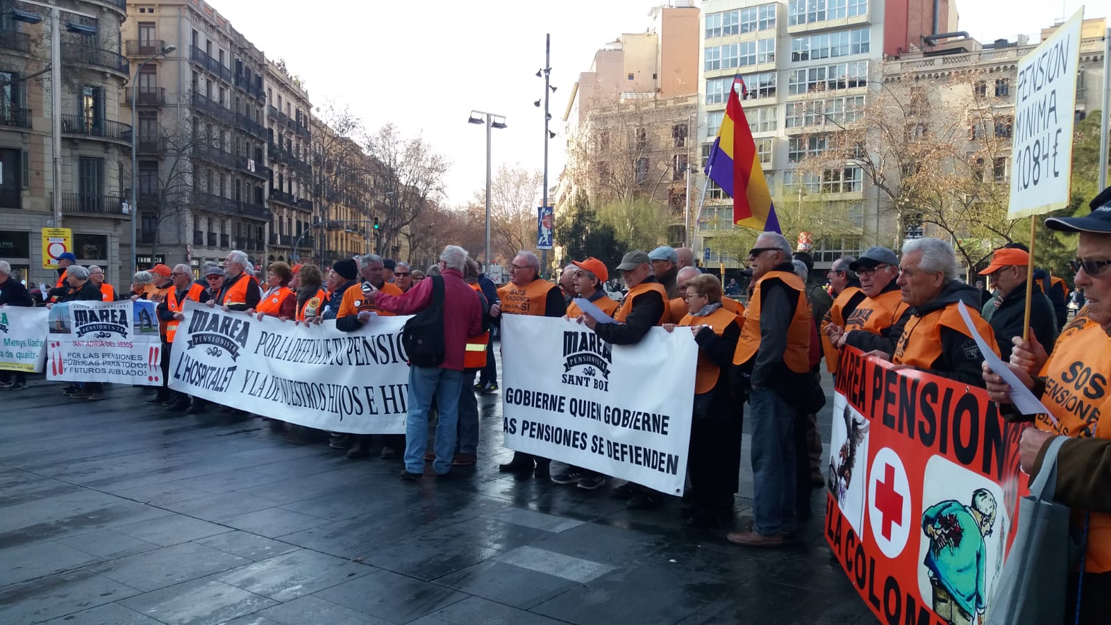 Concentración en Barcelona de la Coordinadora Estatal por el Sistema Público de Pensiones.