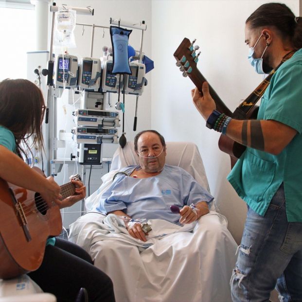 Programa de musicoterapia para pacientes ingresados en UCI en el Hospital de Torrejón (2023). Fuente: Hospital de Torrejón Programa de musicoterapia para pacientes ingresados en UCI en el Hospital de Torrejón (2023). Fuente: Hospital de Torrejón