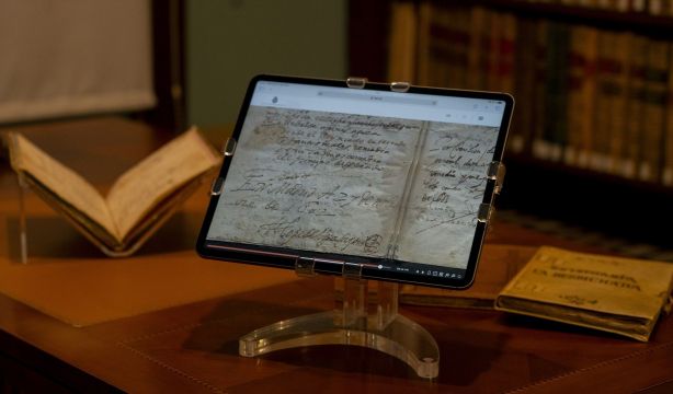 Cómo acceder a los miles de libros gratuitos de la biblioteca de la RAE