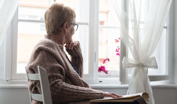 Investigación revela por qué buscar la felicidad puede hacernos menos felices