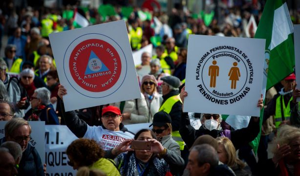 Los pensionistas, indignados, exigen una solución urgente y sacar la subida de la lucha política