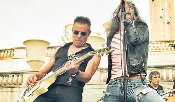 Muere Enrique Bastante, guitarrista de Gabinete Caligari, en un accidente de tráfico
