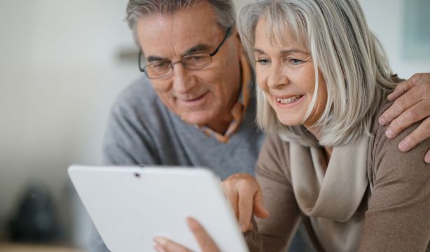 Cómo fomentar las habilidades digitales tras la jubilación (Bigstock)