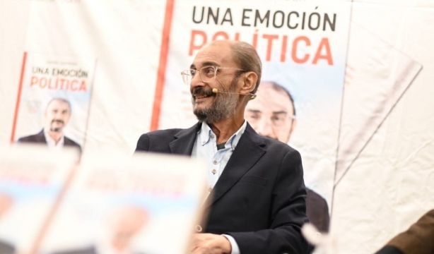 Javier Lambán presenta su renuncia como senador y deja la política