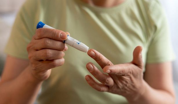¿Por qué las mujeres con diabetes tipo 2 sienten más carga emocional que los hombres?