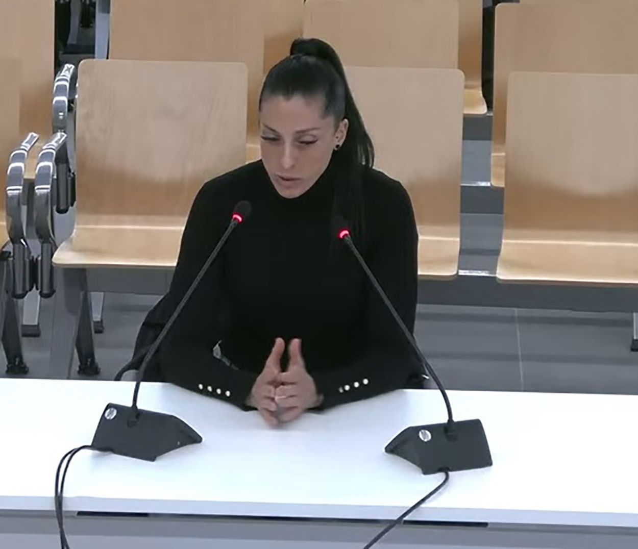 Hermoso niega que diera permiso a Rubiales: "Me estaba besando mi jefe y eso no debe ocurrir" Hermoso niega que diera permiso a Rubiales: "Me estaba besando mi jefe y eso no debe ocurrir"