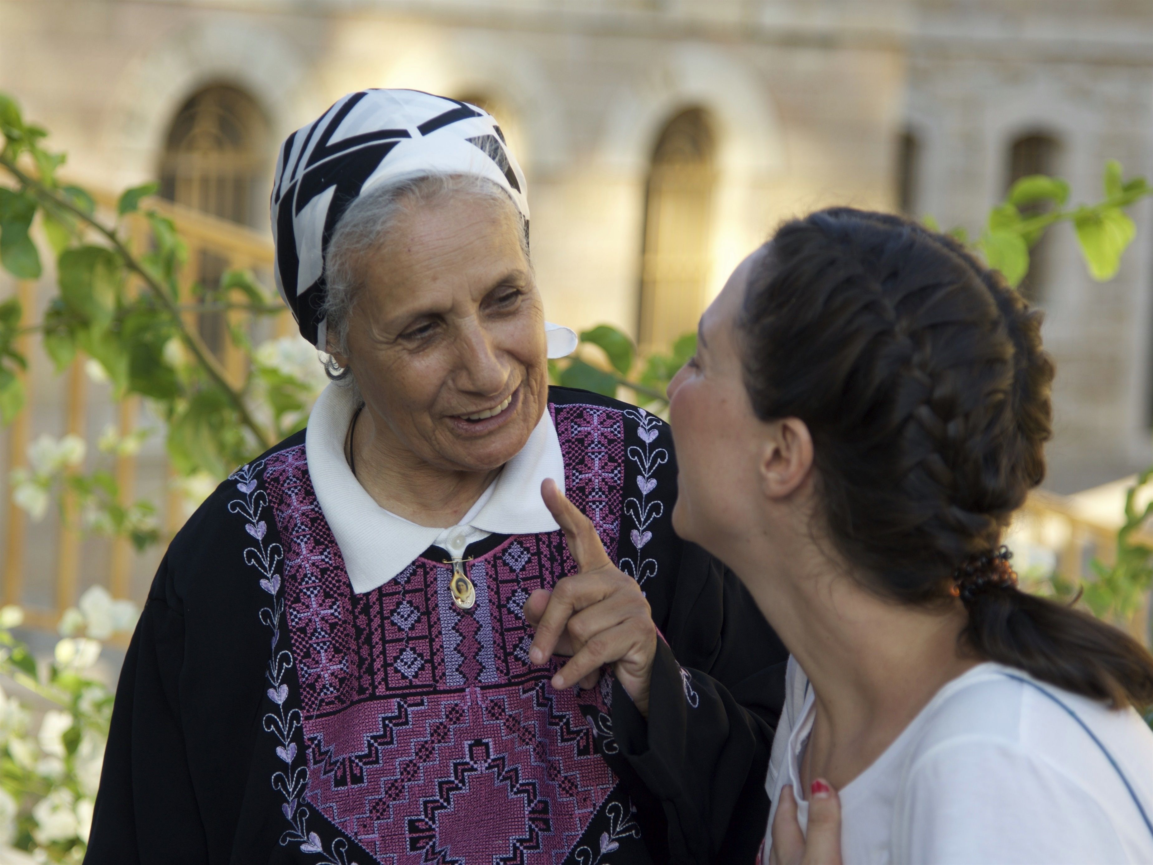 La historia de perdón de la septuagenaria palestina Myriam narrada por una joven española