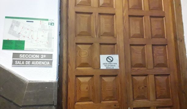 Subía a TikTok vídeos "humillantes" del hombre mayor al que cuidaba: piden 15 meses de cárcel