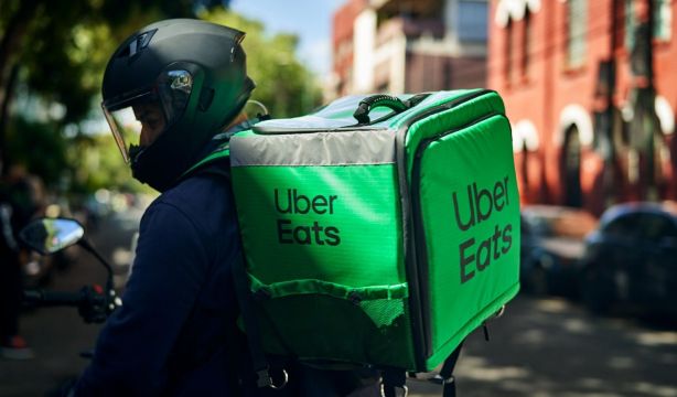 EuropaPress 5483785 repartidor uber eats moto