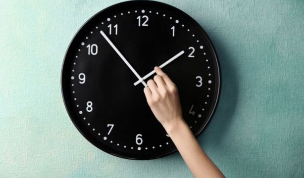 El cambio de hora en otoño está vinculado a menos problemas de salud