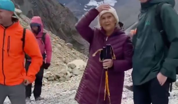 VÍDEO: Una mujer de 81 años cumple su sueño y sube a las Torres del Paine tras caminar 10 horas (Instagram)