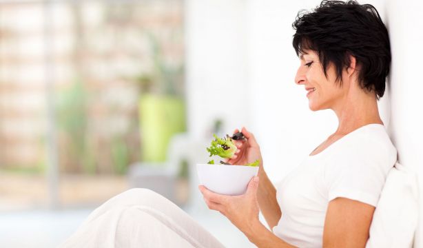 ¿La menopausia engorda? Las claves para saciar el apetito y evitar el aumento de peso