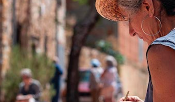 'Robinsonas de tierra adentro': un homenaje a la vida autónoma de mujeres sénior en la España rural