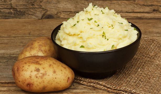 El truco para que las patatas hervidas tengan mucho más sabor
