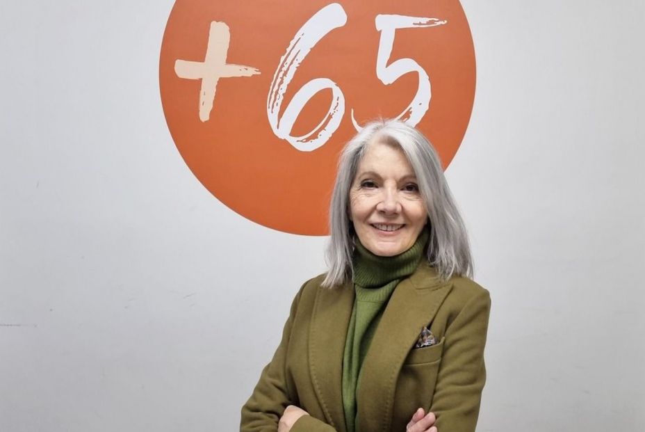Camino Villa: "La revolución de las canas es más que una moda, es una declaración de principios" Camino Villa: "La revolución de las canas es más que una moda, es una declaración de principios"