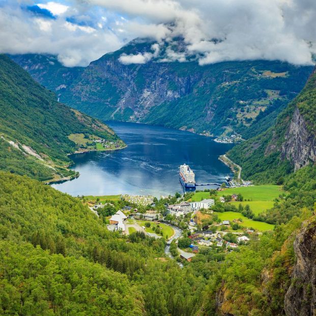 Descubre fiordos impresionantes de Noruega