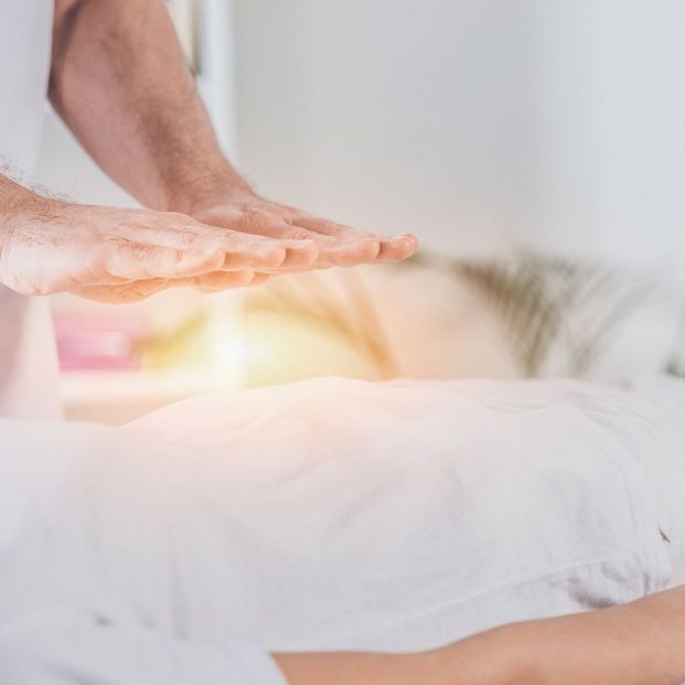 Qué es el Reiki (Bigstock)